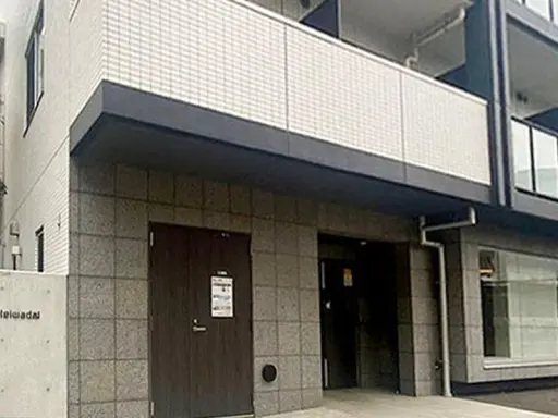 スプレスター平和台のエントランス