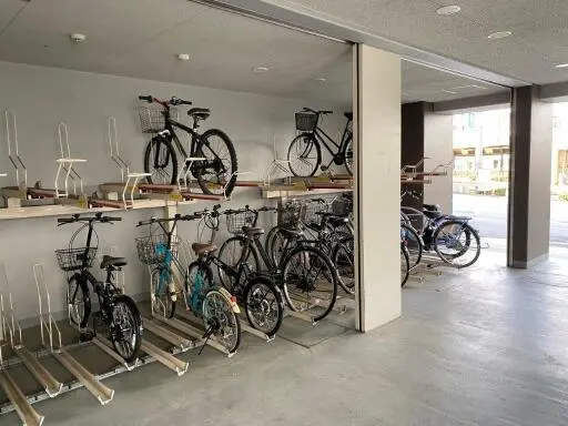 メイクスデザイン早稲田の駐輪場