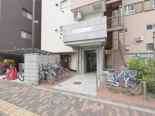 エントランス 信和マンションのエントランス