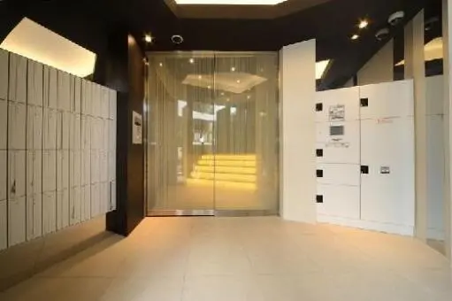 ＡＸＡＳ西新宿のエントランス
