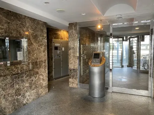 ヴェルト新宿のエントランス