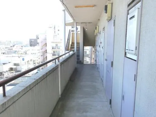 バロール本町の通路