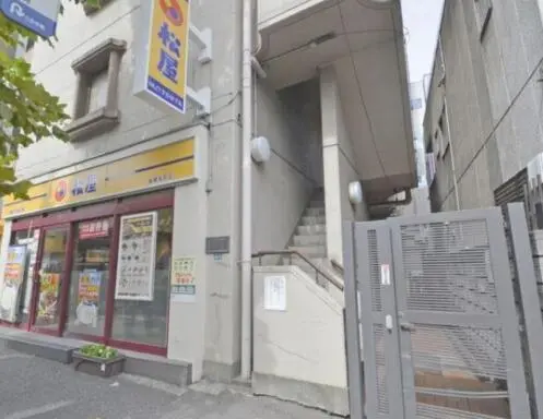 バロール本町のエントランス