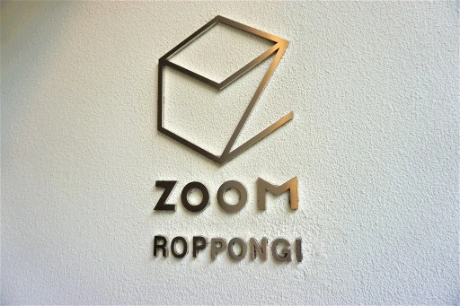 看板 ZOOM六本木の看板