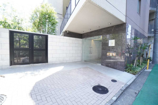 エントランス コンシェリア新宿御苑CROSSIAのエントランス