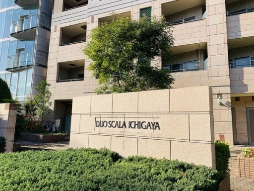 デュオ・スカーラ市ヶ谷のエントランス