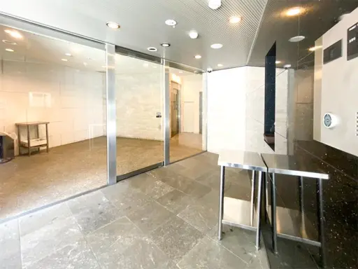 ザ・プレミアムスイート高田馬場のエントランス