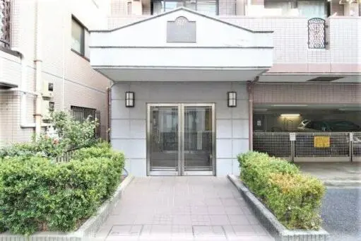 ロイヤルパレス中野坂上のエントランス