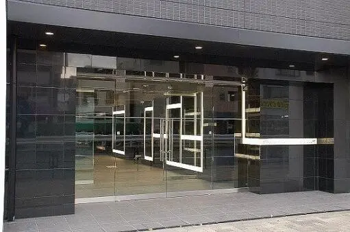 ステージグランデ蒲田アジールコートのエントランス