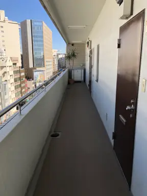 朝日後楽園マンションの通路
