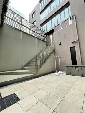 ディアナコート都立大学のエントランス