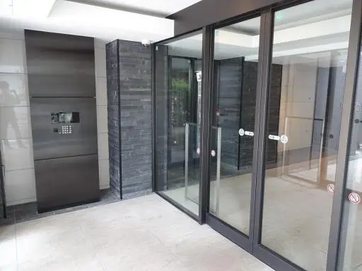 目黒本町レジデンスのエントランス