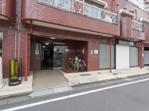 信用マンションのエントランス