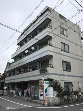 ＣＲＥＳＴの外観