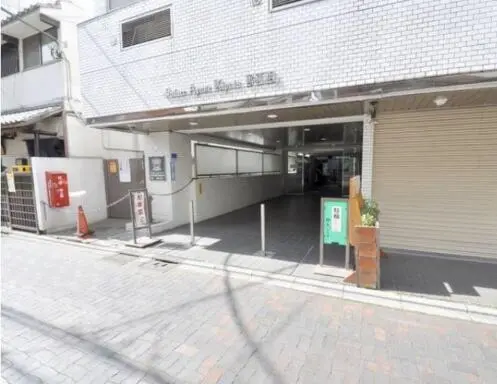 日興パレス綾瀬のエントランス