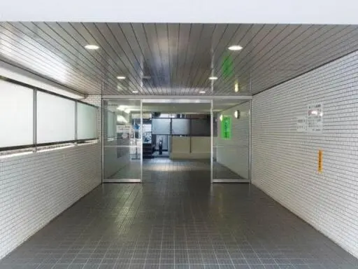 日興パレス綾瀬のエントランス