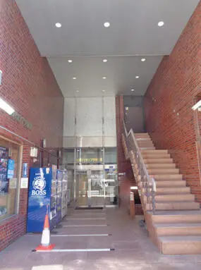 エントランス 新宿ダイカンプラザA館のエントランス