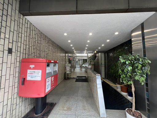 エントランス 弁護士ビルのエントランス
