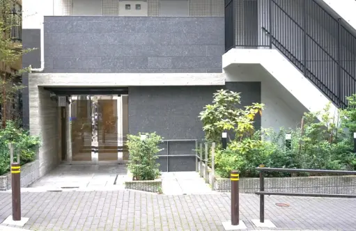 レオーネ板橋本町駅前のエントランス