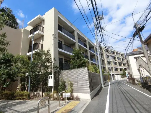 ブリリア東中野パークサイドヒルズの外観