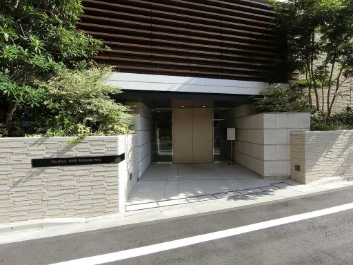 ブリリア東中野パークサイドヒルズのエントランス