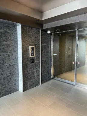 レグゼ長原のエントランス